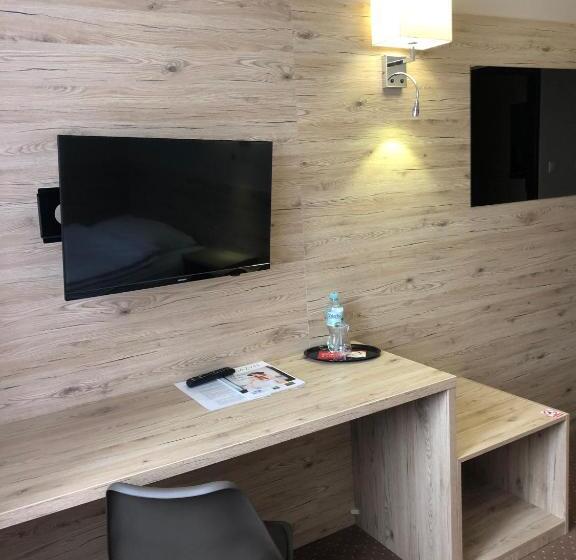 اتاق استاندارد یک نفره, Krystyna