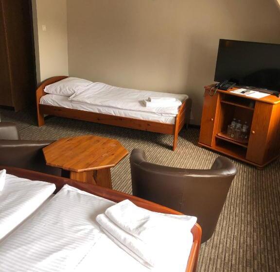 اتاق استاندارد سه نفره, Krystyna