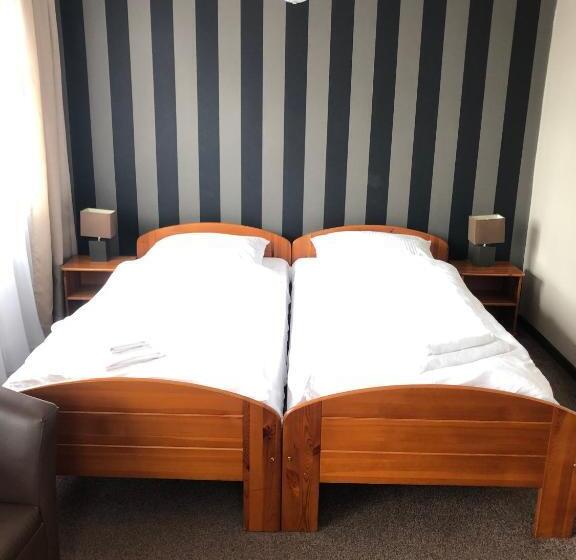 اتاق اکونومی, Krystyna