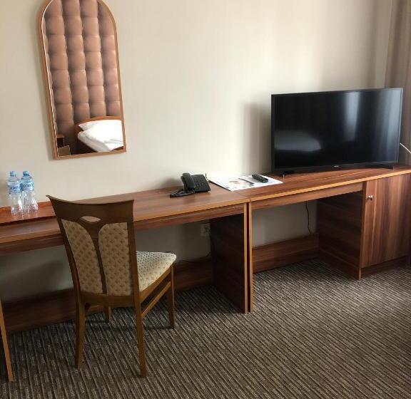 اتاق اکونومی, Krystyna