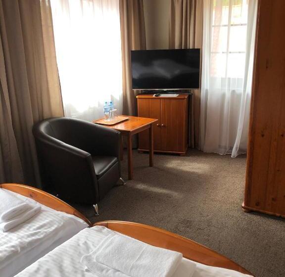 اتاق اکونومی, Krystyna