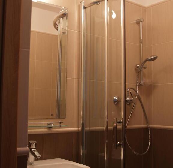 غرفة قياسية, Leśny Dworek