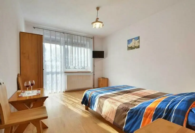 Standard Kolmen Hengen Huone, Winnica Spisz