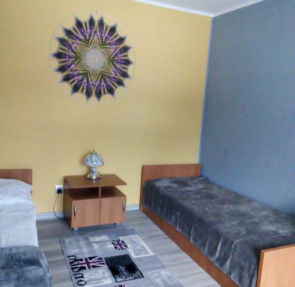 Семейное Студио, Motelik Lukitas