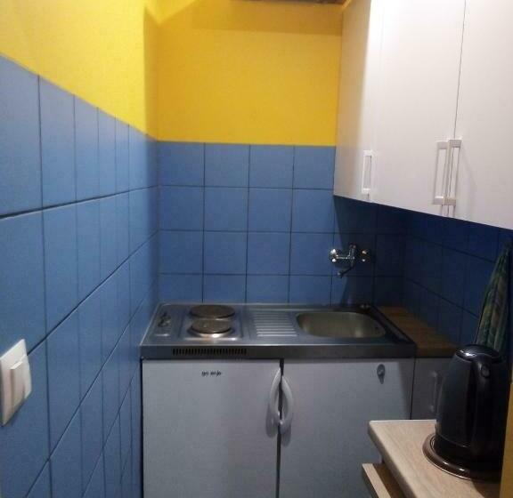 Семейное Студио, Motelik Lukitas