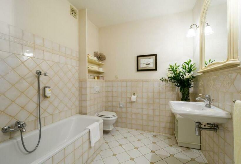 غرفة قياسية, Pałac Zdunowo