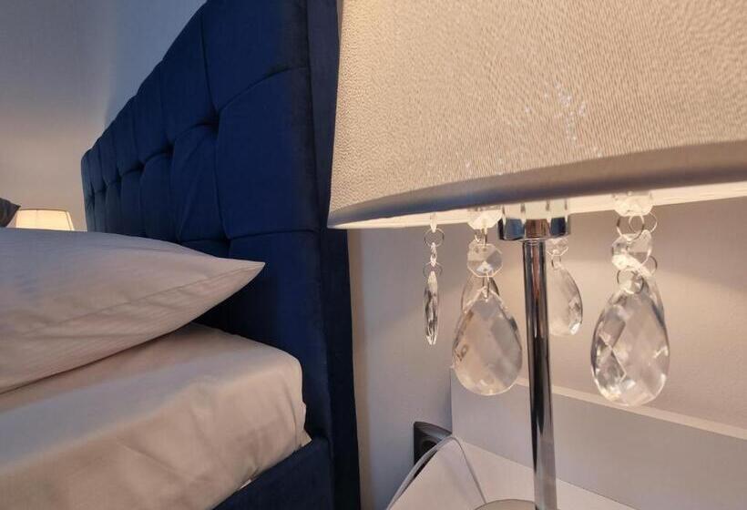 带阳台的三人标准间, Snow Queen