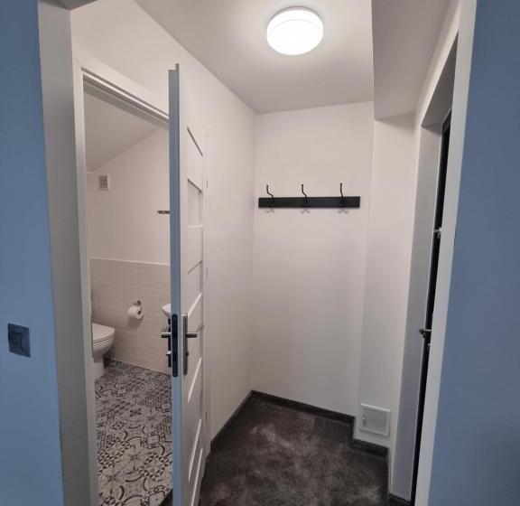 带阳台的三人标准间, Snow Queen