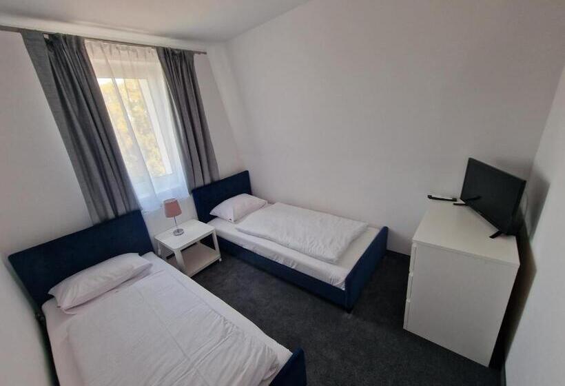 家庭间, Snow Queen