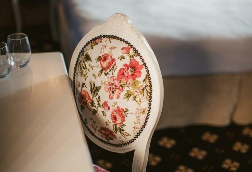 اتاق استاندارد, Via Villa