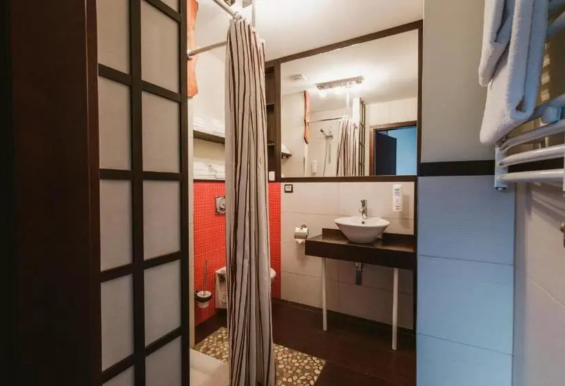 スタンダード４人部屋, Via Villa
