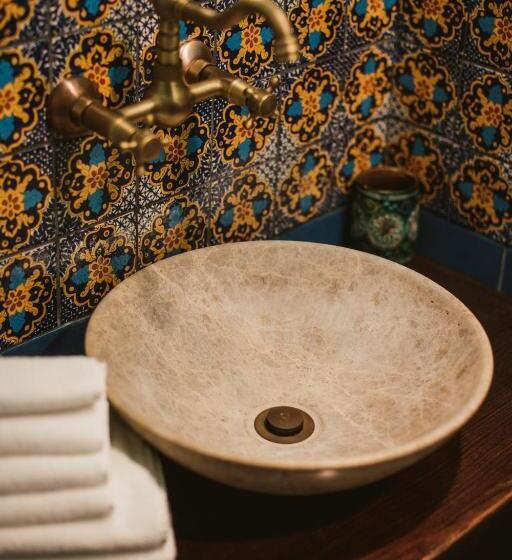 اتاق استاندارد چهارنفره با بالکن, Via Villa