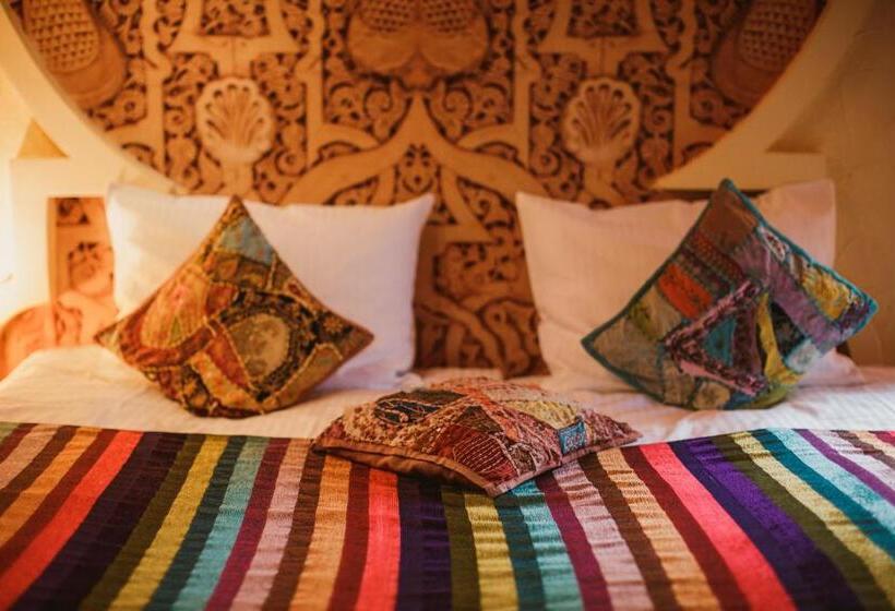 اتاق استاندارد چهارنفره با بالکن, Via Villa