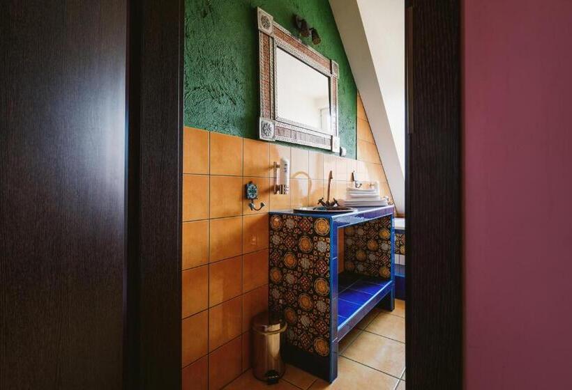 اتاق استاندارد, Via Villa