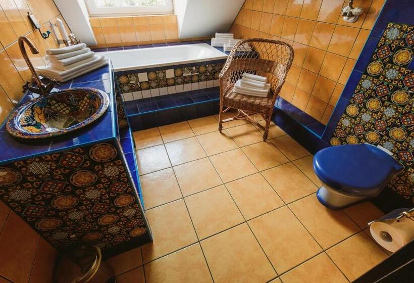 اتاق استاندارد, Via Villa