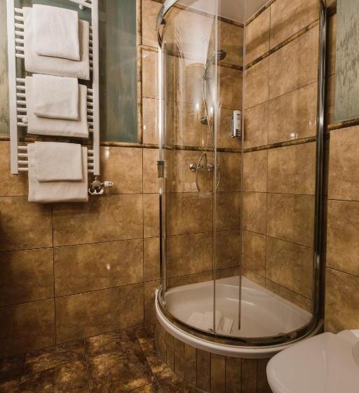 اتاق خانوادگی, Via Villa