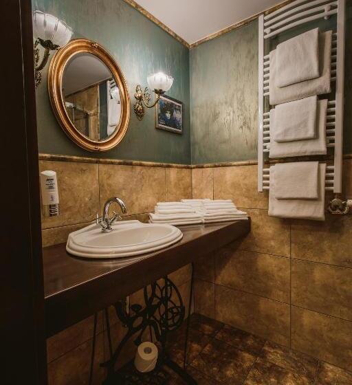Семейный Номер, Via Villa