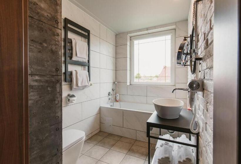 اتاق خانوادگی, Via Villa