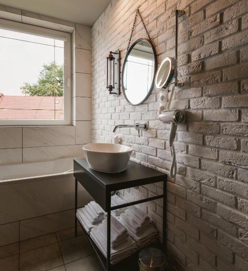 اتاق خانوادگی, Via Villa