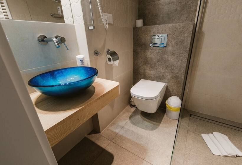 اتاق استاندارد, Via Villa