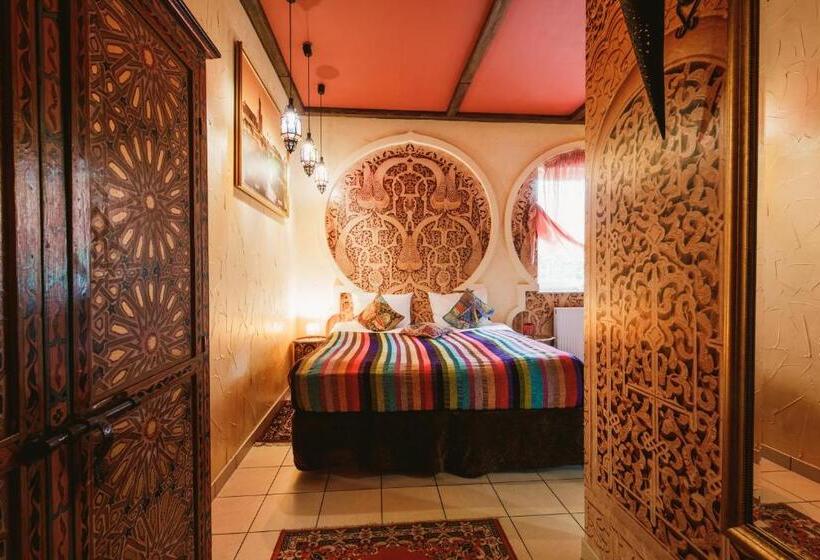 اتاق استاندارد چهارنفره با بالکن, Via Villa