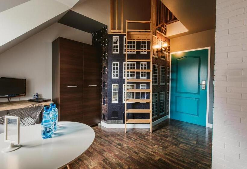 Семейный Номер, Via Villa