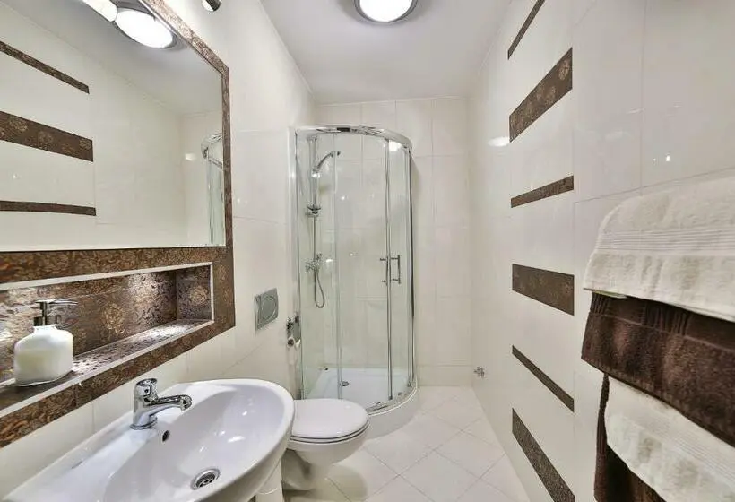 اتاق خانوادگی با چشمانداز کوه, Apartamenty Kościelisko