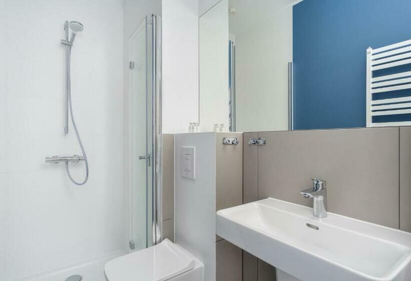 اتاق استاندارد, Hugo