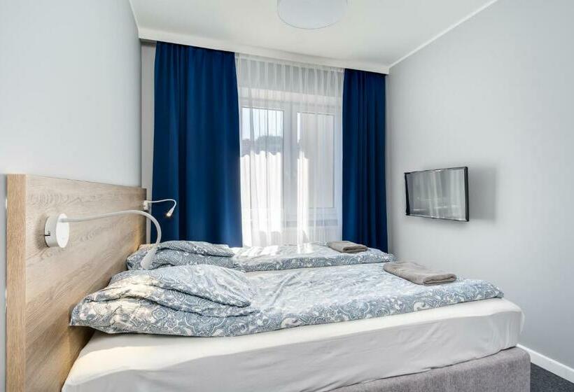 اتاق استاندارد, Hugo