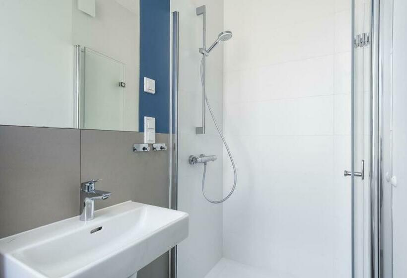 اتاق استاندارد, Hugo