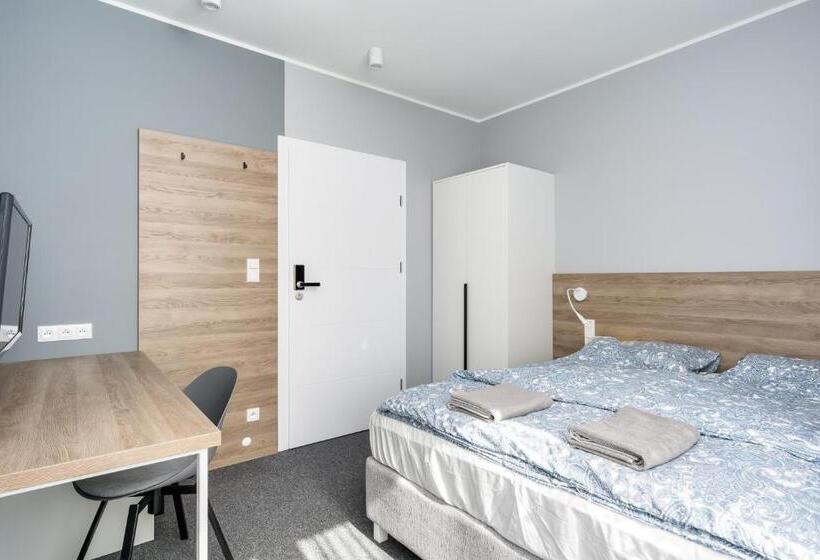 اتاق استاندارد, Hugo