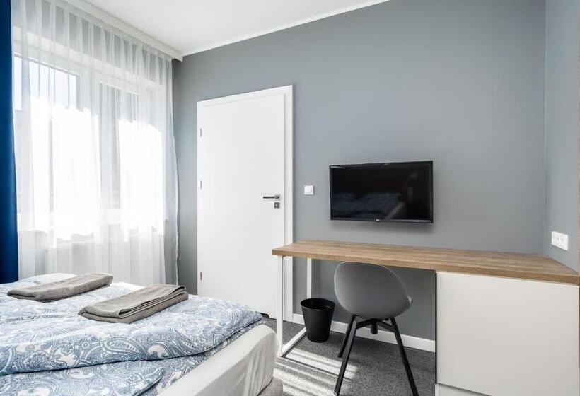 اتاق استاندارد, Hugo