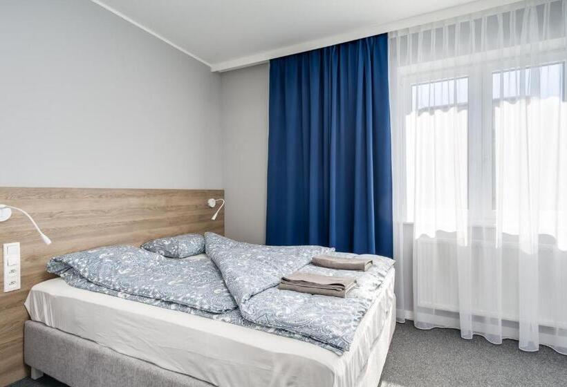 اتاق استاندارد, Hugo