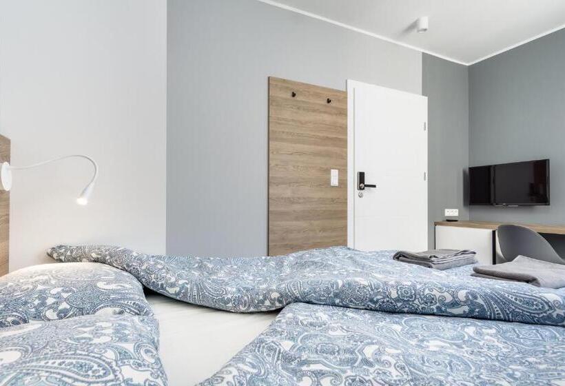 اتاق استاندارد, Hugo