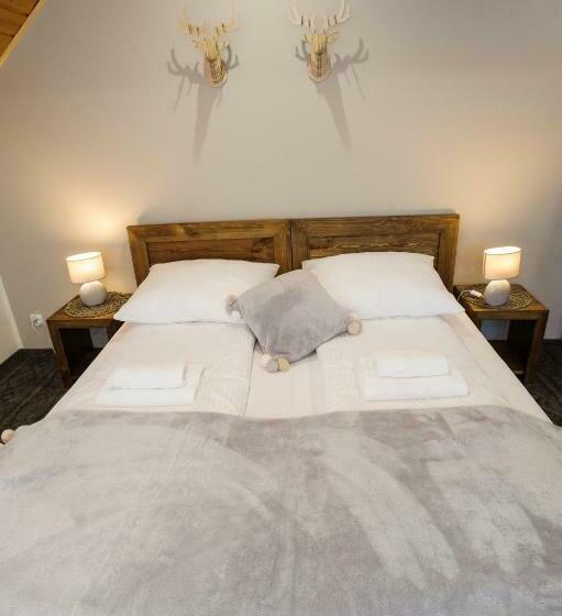 غرفة قياسية رباعية مزودة بشُرفة, Smerek 2