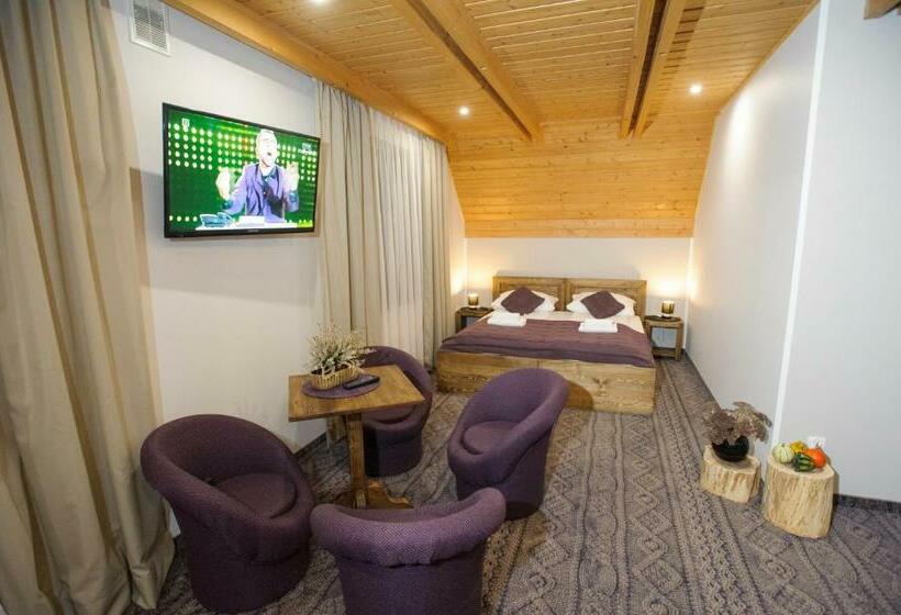 غرفة قياسية رباعية مزودة بشُرفة, Smerek 2