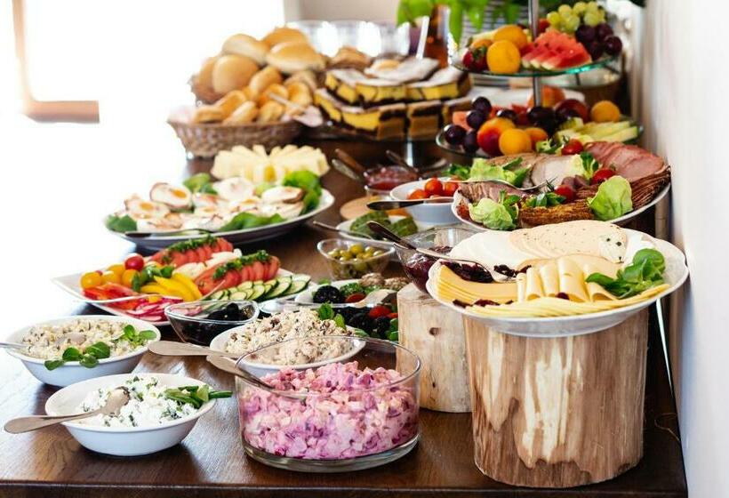 غرفة قياسية رباعية مزودة بشُرفة, Smerek 2