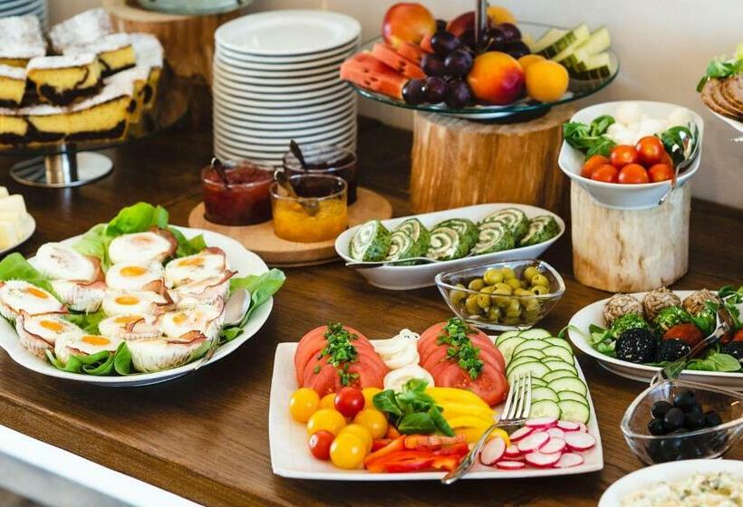 غرفة قياسية رباعية مزودة بشُرفة, Smerek 2