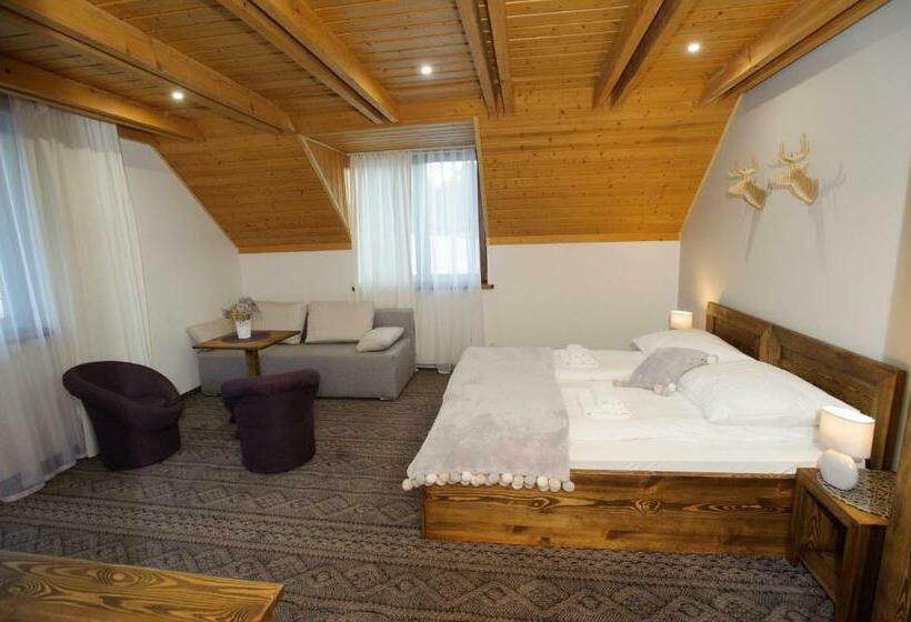 غرفة قياسية رباعية مزودة بشُرفة, Smerek 2