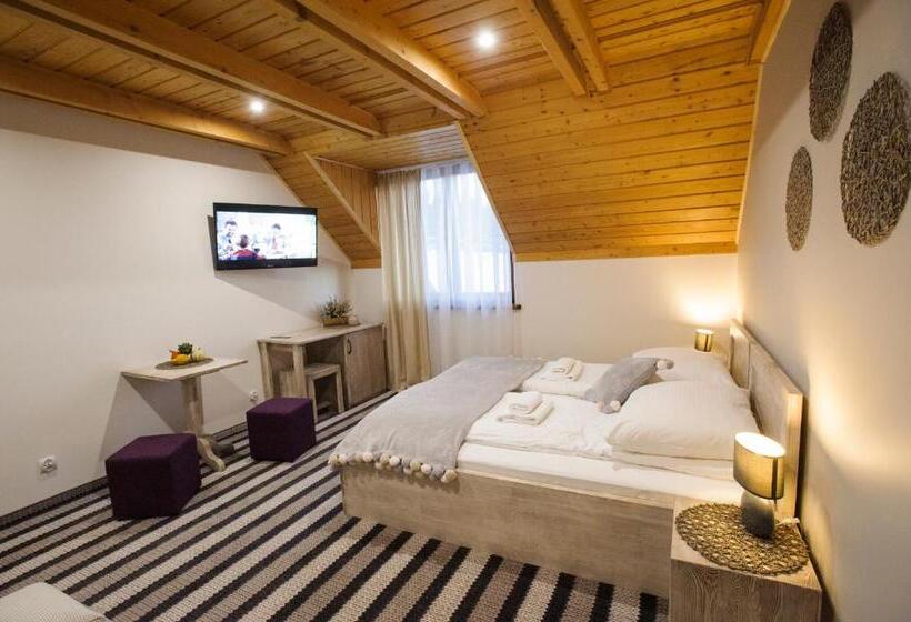 غرفة قياسية ثلاثية مطلة علي الحديقة, Smerek 2