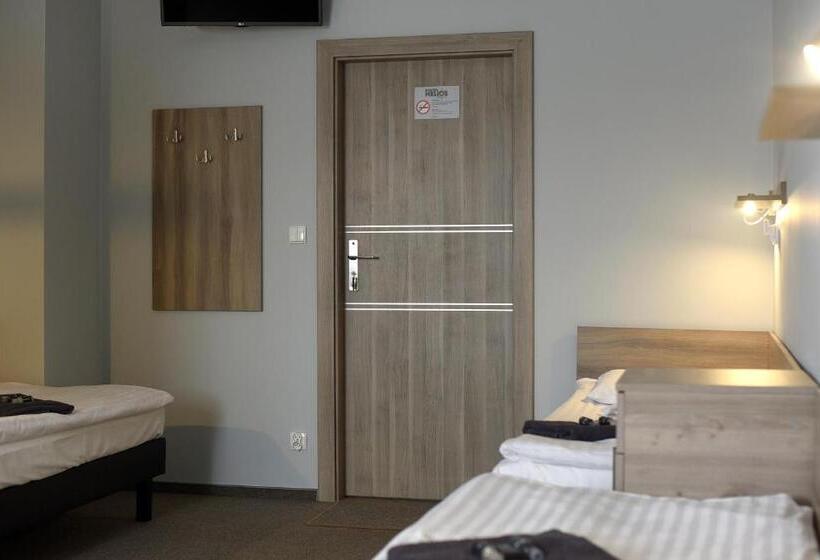 اتاق استاندارد سه نفره, Hostel Helios