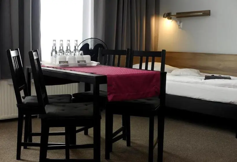 Standard Neljän Hengen Huone, Hostel Helios