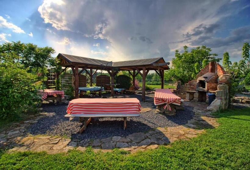 کلبه ییلاقی, Agroturystyka Dowoli