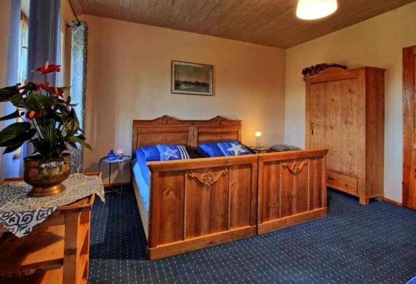 اتاق استاندارد سه تخته با چشمانداز باغ, Agroturystyka Dowoli