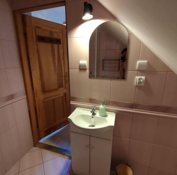 اتاق استاندارد سه نفره, Agroturystyka Dowoli