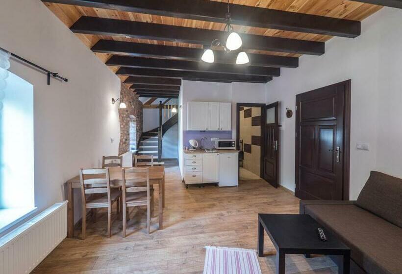 家庭间, Na Uboczu