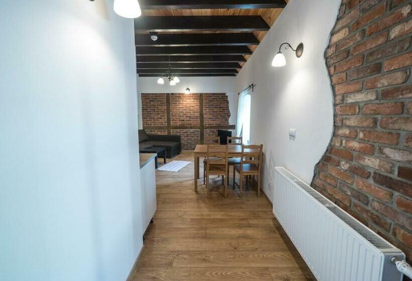 家庭间, Na Uboczu