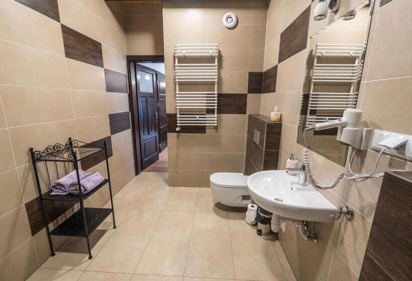 家庭间, Na Uboczu