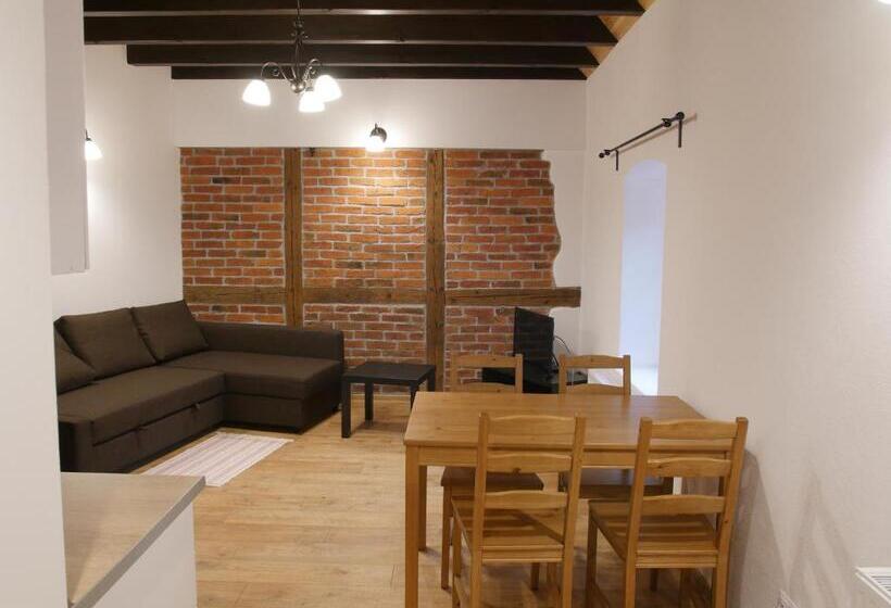 家庭间, Na Uboczu