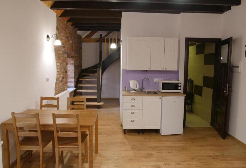 家庭间, Na Uboczu